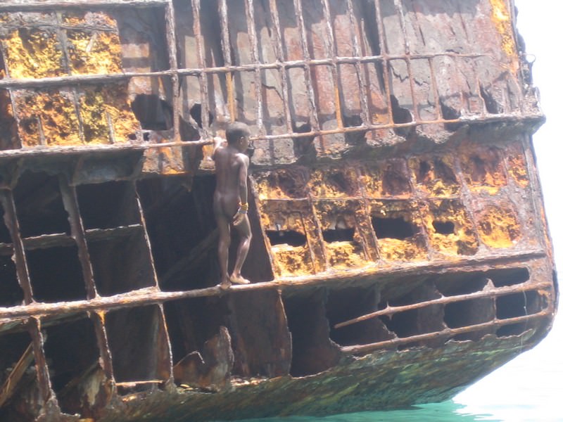 Beaches-Wrecks_near_the_city_4_