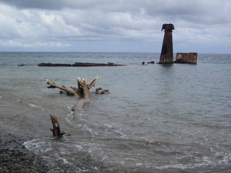 Beaches-Wrecks_near_the_city_5_