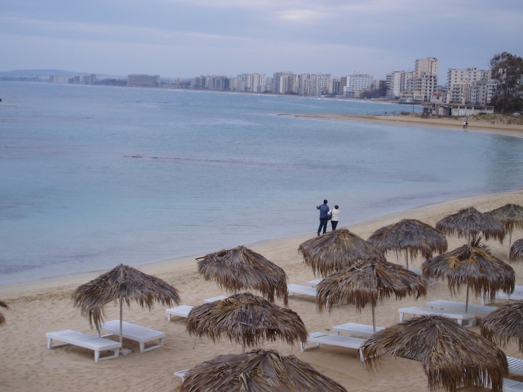 couple_walking_along