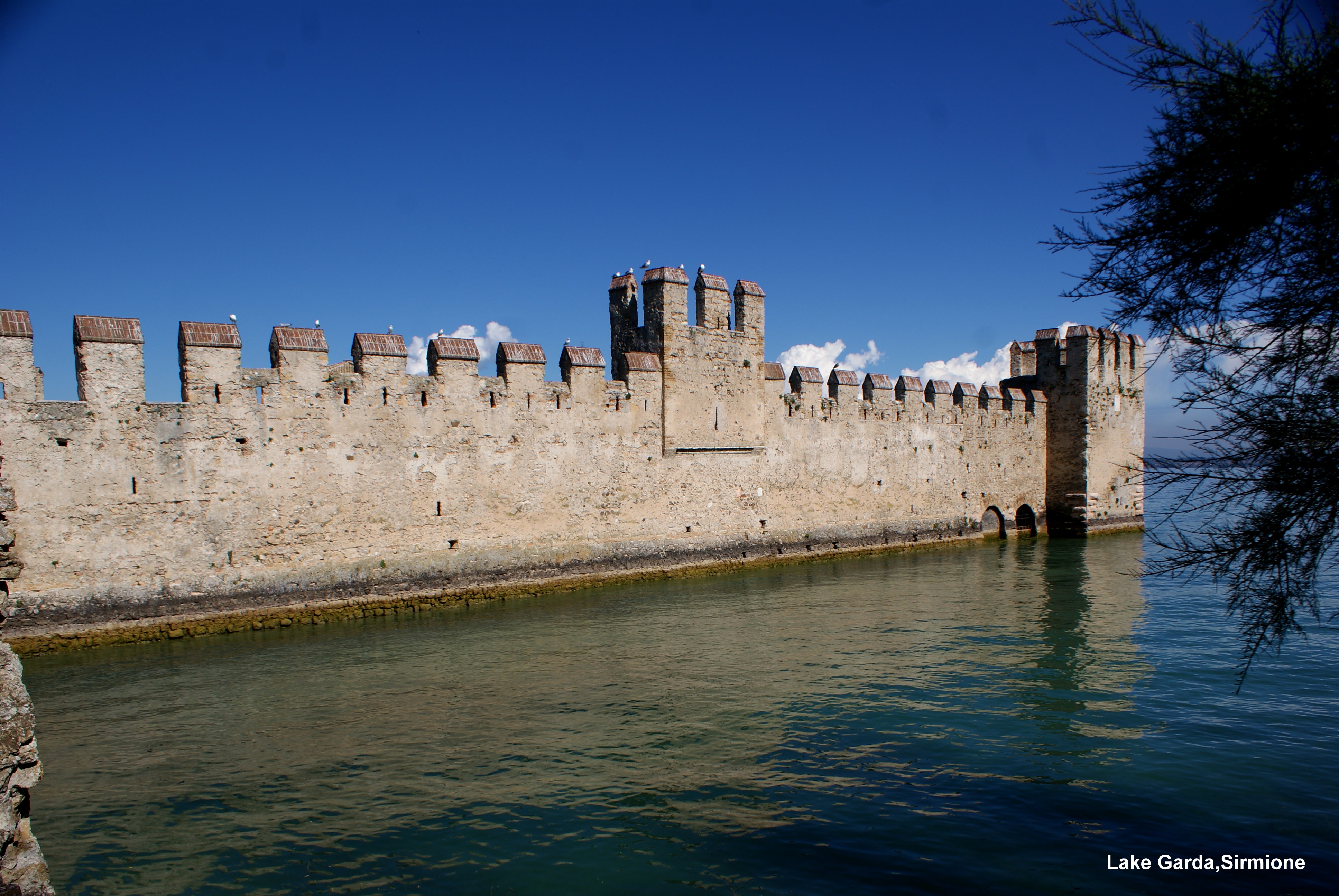 Garda lake,Sirmione castle