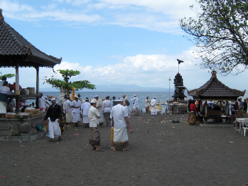 Goa Lawah (σπήλαιο νυχτερίδων)