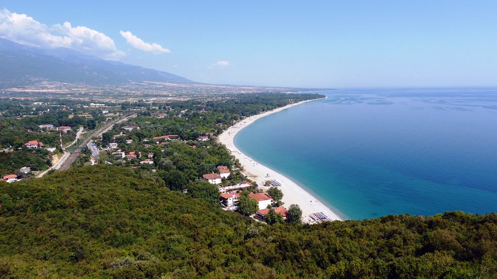 H παραλία του Παντελεήμονα από το κάστρο του Πλαταμώνα...αριστερά οι πρόποδες του Ολύμπου - Ιούνιος 2013