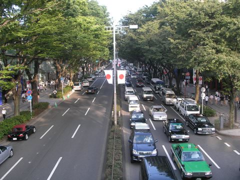 H χλιδάτη λεωφόρος Omote-Sando...Για ακριβά ψώνια πέρα από τη Ginza.