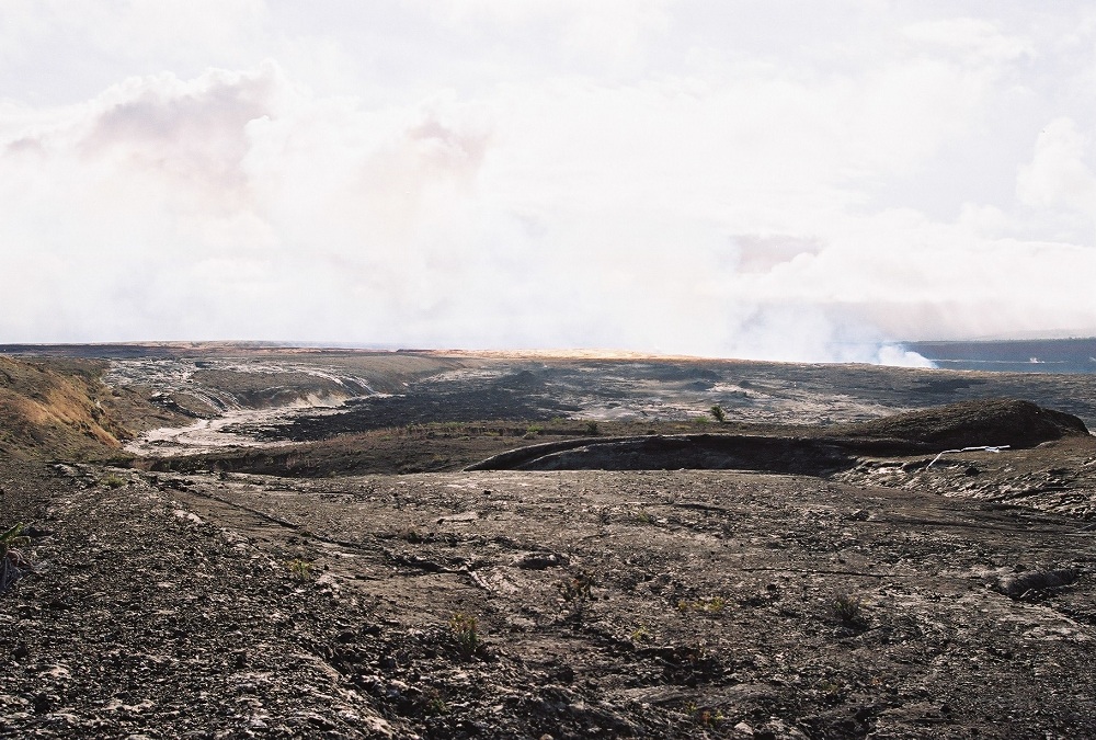 Halemaumau Crater - θέα από Crater Rim Road