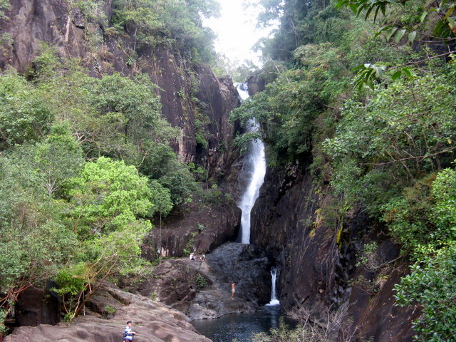 Koh chang-khlong phlu waterfall
