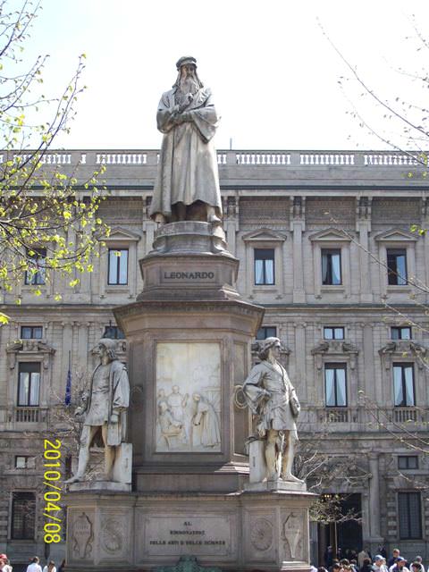 Leonardo da Vinci, Piazza della Scala..