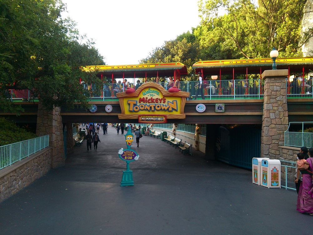 Mickey's Toontown - Είσοδος