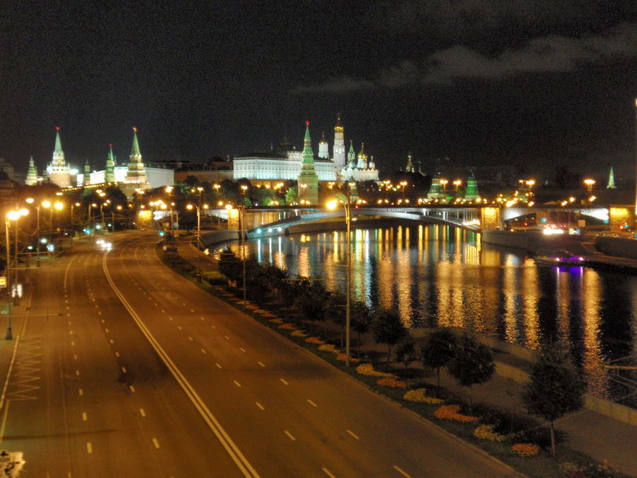 MOSCOW BY NIGHT