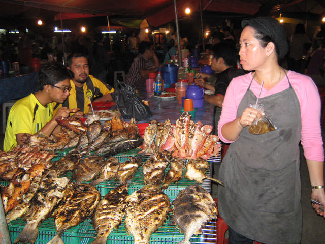 "Night life" στην Kota Kinabalu (Sabah)