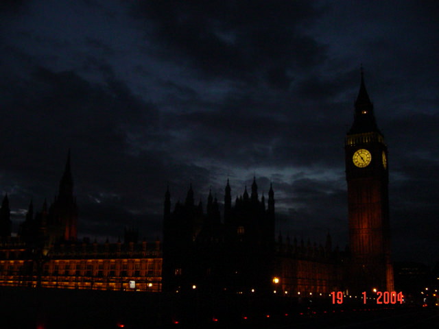 O big ben τη νύχτα