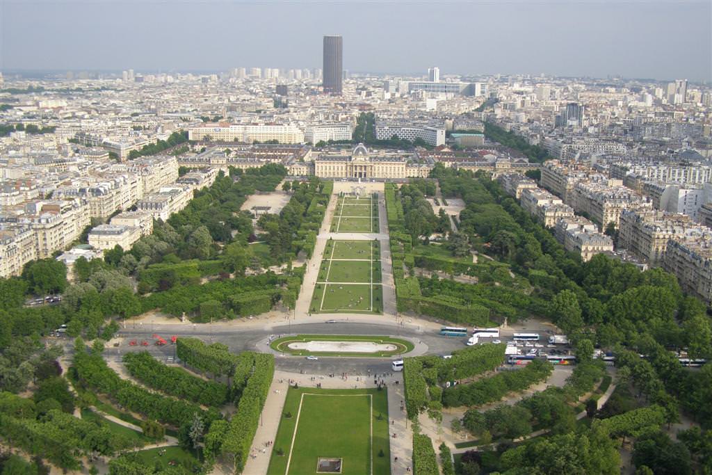 paris of top eiffel