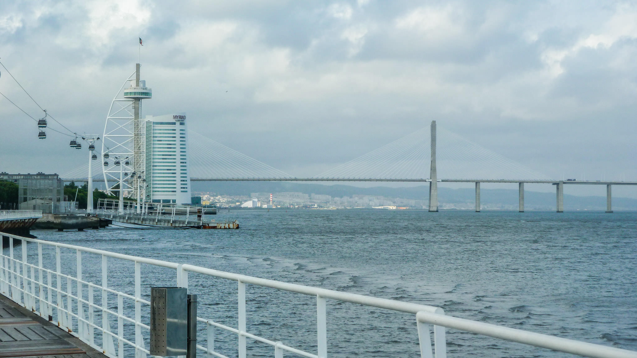 Parque das Nações - Torre Vasco da Gama & Ponte Vasco da Gama