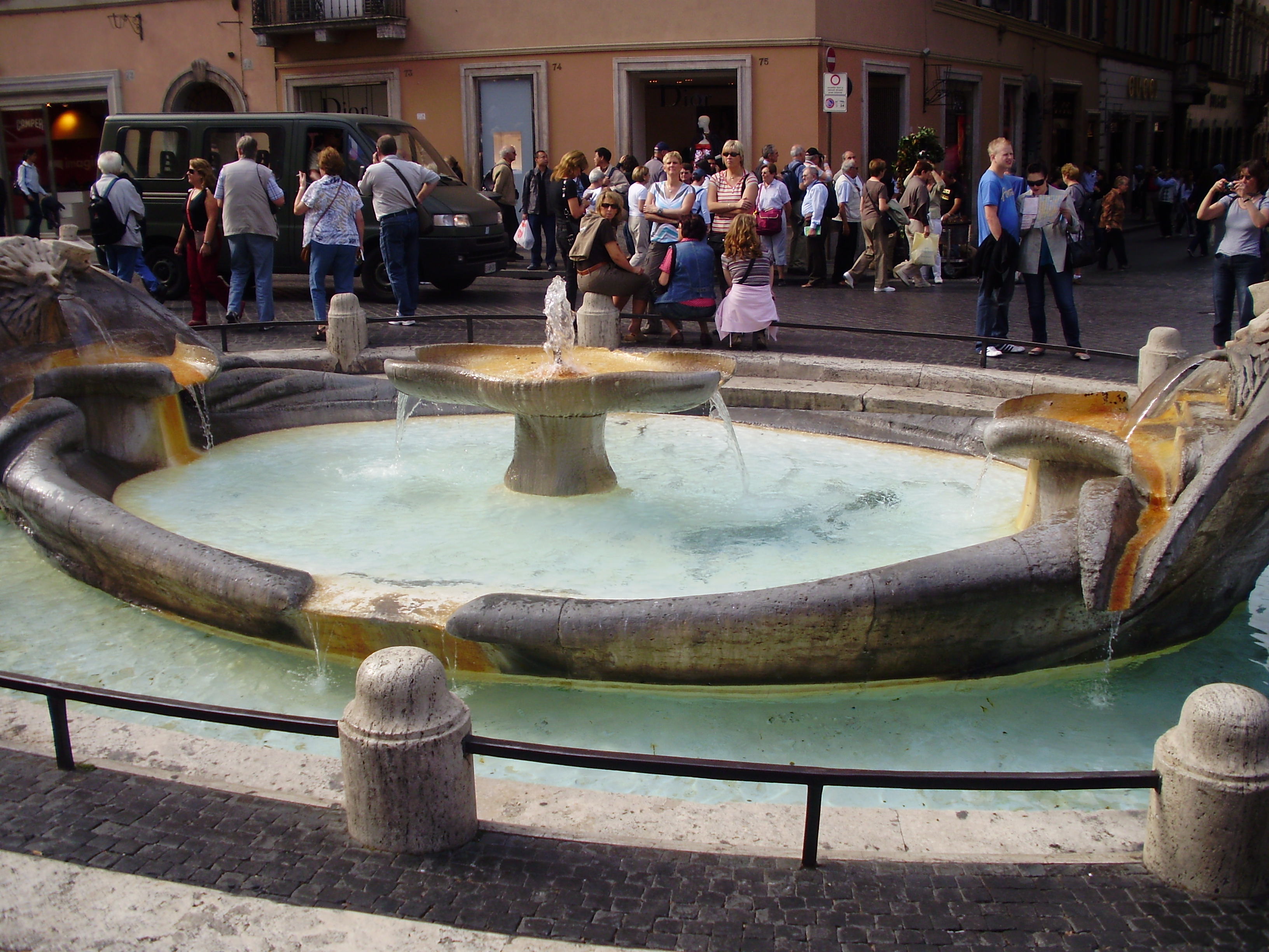 Piazza di Spagna, Fontana della Barcaccia