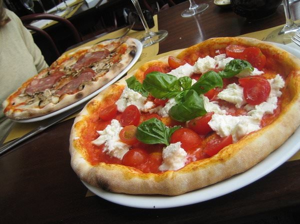 Pizza με ντοματίνια!