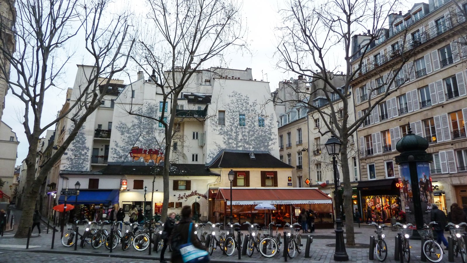 Place Saint-André des Arts