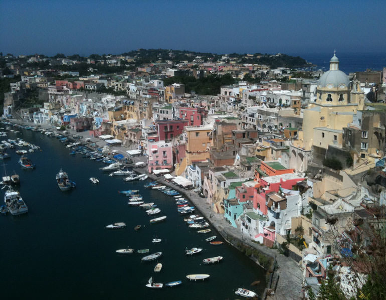 Procida: Ενα διαφορετικο νησι στον κολπο της Ναπολη