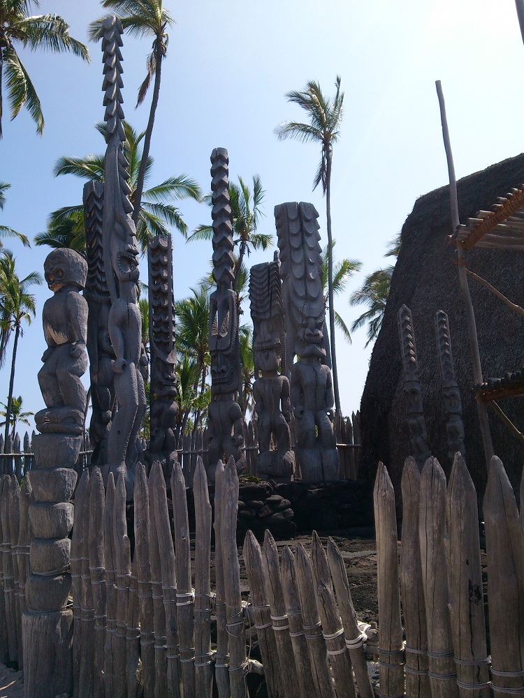 Puuhonua O Honaunau - Kii Statues