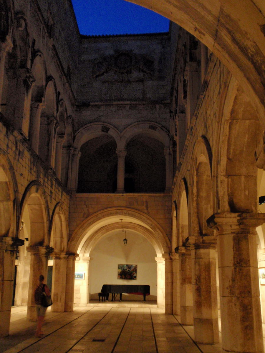 SPONZA PALACE1