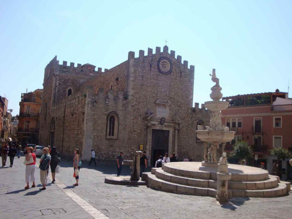 Taormina-Piazza Duomo