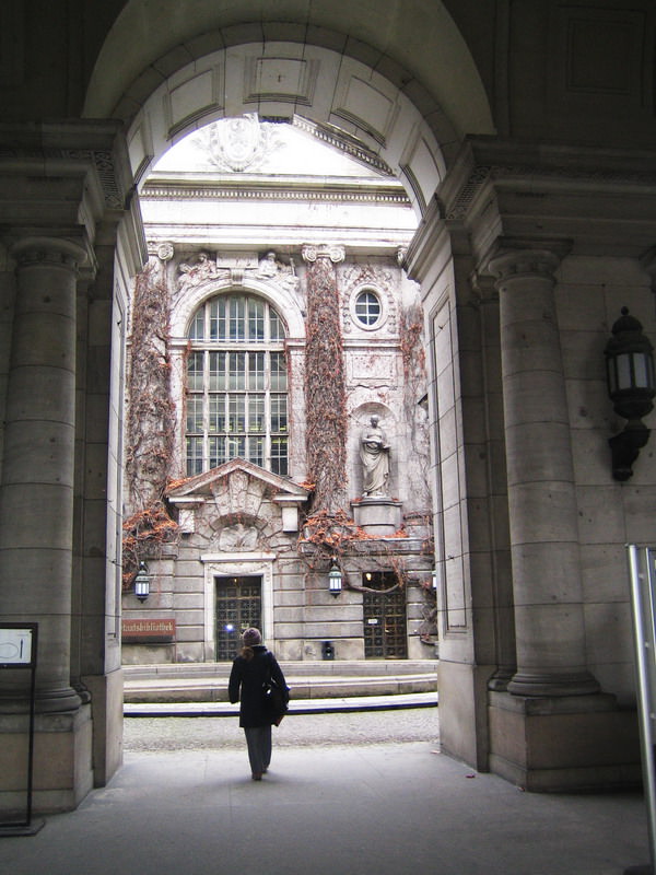 Unter den Linden - Innenhof der Staatsbibliothek