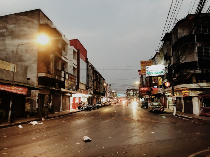 Νεκρωμένοι δρόμοι στο Τσιάνγκ Ράι ταϊλάνδη