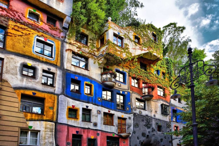 Hundertwasser, η τρέλλα τoυ σουρεαλισμού στη Bιέννη