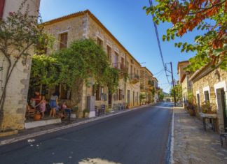 Καρδαμύλη: σοφιστικέ διακοπές στη Μάνη