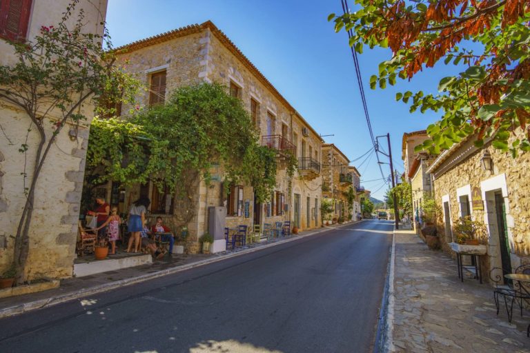 Καρδαμύλη: σοφιστικέ διακοπές στη Μάνη