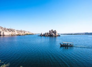 Ψαρεύοντας στη λίμνη Νάσερ