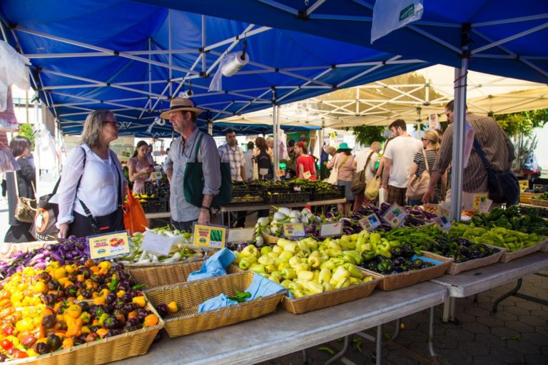Στις υπαίθριες αγορές της Νέας Υόρκης
