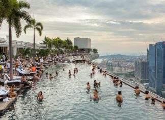 Πισίνα με θέα στη Σιγκαπούρη