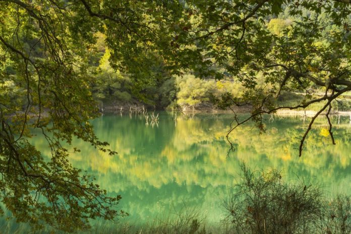 lake-tsivlou-helmos