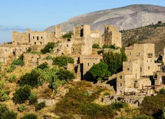 Μάνη, στη χώρα της πέτρας