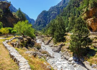 Κατεβαίνοντας το Φαράγγι της Σαμαριάς