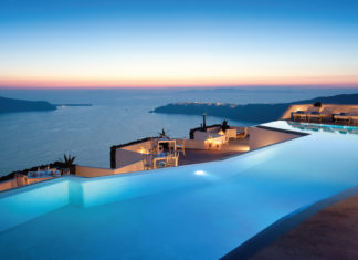 Infinity pools στη Σαντορίνη