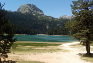 H Μαύρη Λίμνη του Ντούρμιτορ: χορός πράσινου και γαλάζιου στο βόρειο Μαυροβούνιο