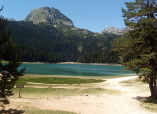 H Μαύρη Λίμνη του Ντούρμιτορ: χορός πράσινου και γαλάζιου στο βόρειο Μαυροβούνιο