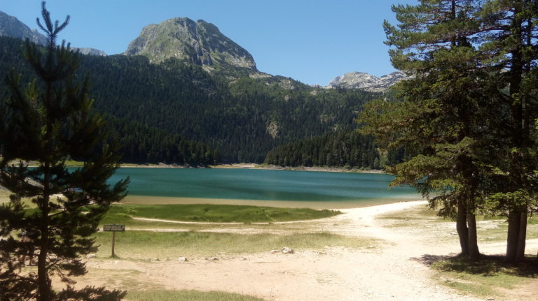 H Μαύρη Λίμνη του Ντούρμιτορ: χορός πράσινου και γαλάζιου στο βόρειο Μαυροβούνιο