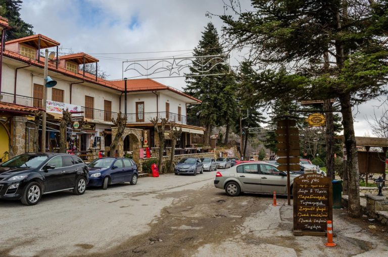 Τρίκαλα Κορινθίας, κοντινές αποδράσεις