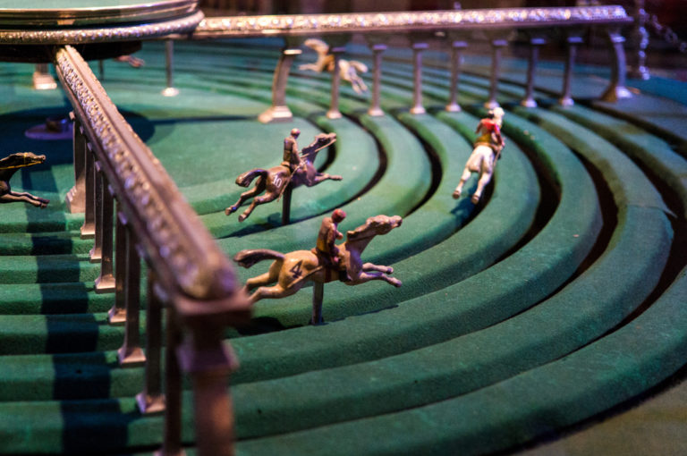 Ένα κάστρο – μουσείο επιτραπέζιων στη Λίμνη της Γενεύης