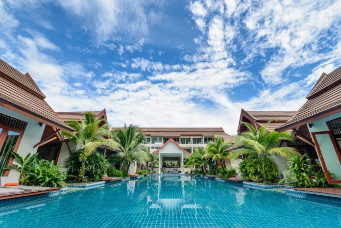 dug-out-pool-hotel-pool-1134176