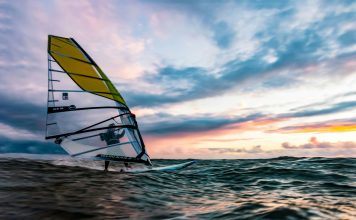 Οι Κορυφαίες Ελληνικές Παραλίες για Θαλάσσια Σπορ